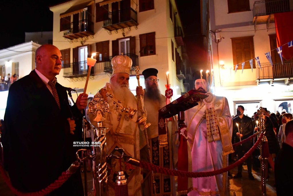 Πλήθος πιστών στην Αναστάσιμη Ακολουθία στο Ναύπλιο