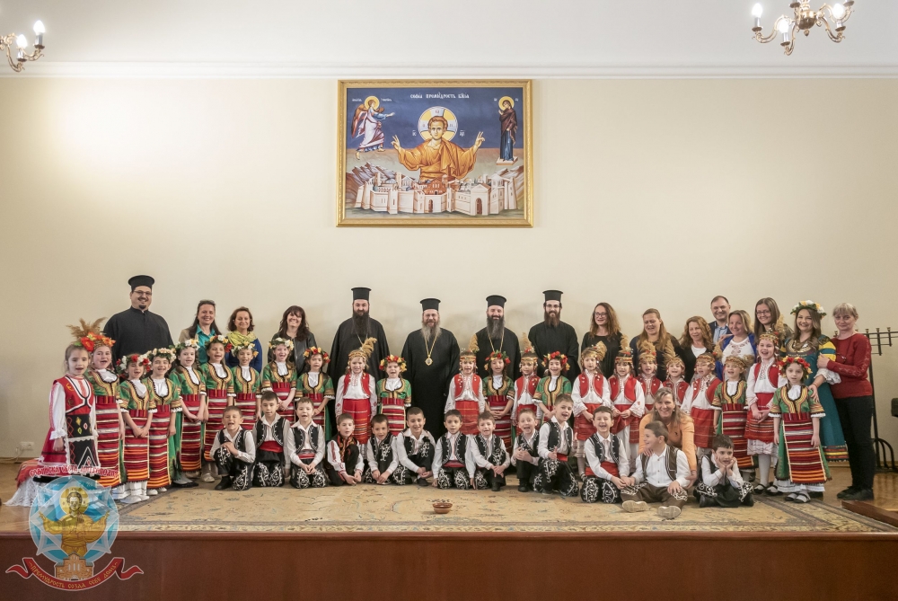 Лазарки поздравиха ръководството и служителите на Софийската света митрополия