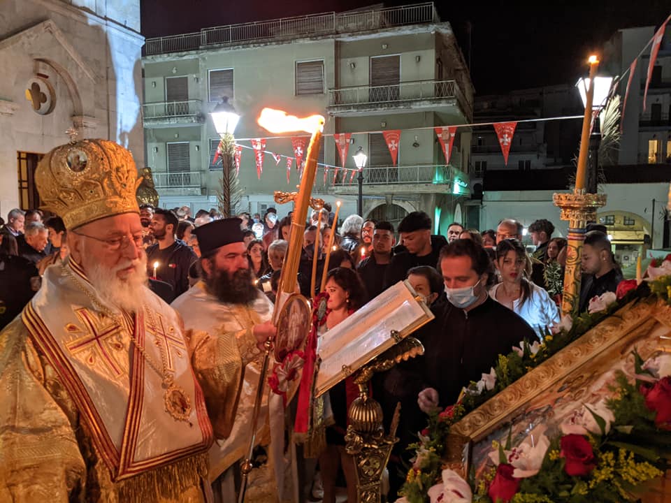 Η Ακολουθία της Ανάστασης στο Δεκάζειο Εκκλησιαστικό Γηροκομείο και στον Ι.Μ. Ναό Αγ. Βασιλείου