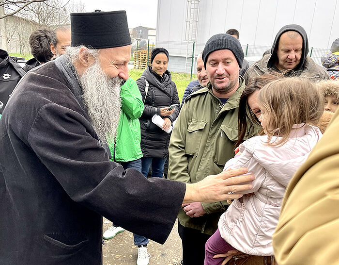SERBIAN PATRIARCH DISTRIBUTES TONS OF HUMANITARIAN AID TO LARGE FAMILIES