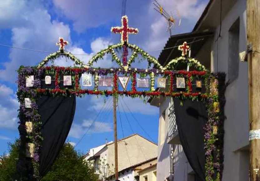 Έθιμο στο Νέο Σούλι Σερρών: Τα «Γεφύρια» για τον Επιτάφιο