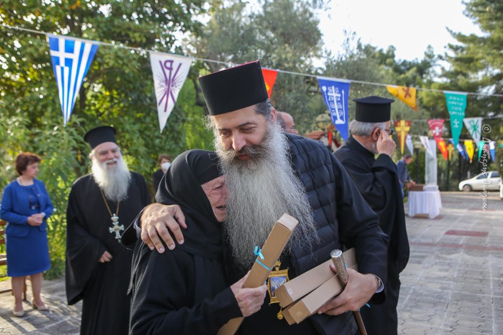 Δύο κτιτορικά καθίσματα στο επίκεντρο της Λαμπροτρίτης στην Ι.Μ. Φθιώτιδος