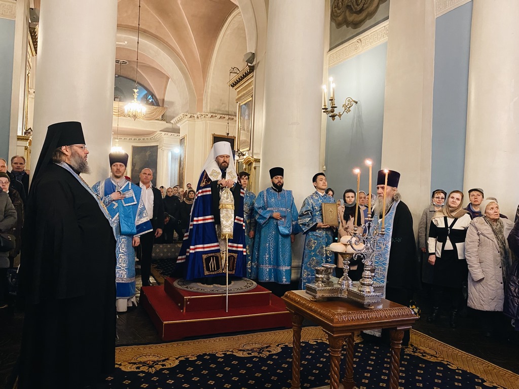 Митрополит Иларион: Таинство Боговоплощения было предуготовано в Предвечном Совете Божием