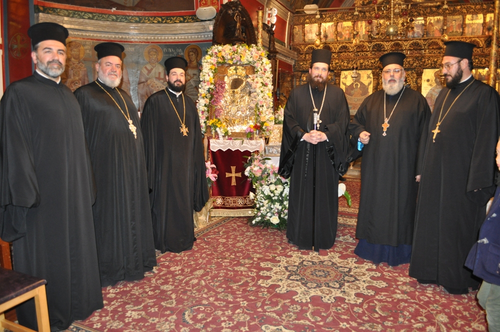 Μύκονος: Οι πιστοί προσκύνησαν ιερά άμφια του Οσίου Ιωάννη του Ρώσου