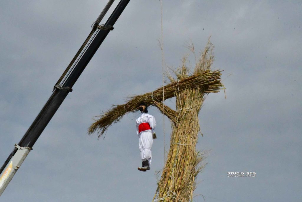 Αναβίωσε το έθιμο της καύσης του Βαραββά στη Νέα Κίο Αργολίδας