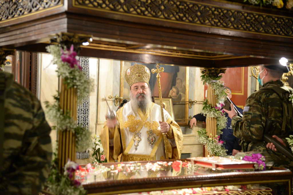 Ο Επιτάφιος στην Πάτρα – Έκκληση να σταματήσει ο πόλεμος