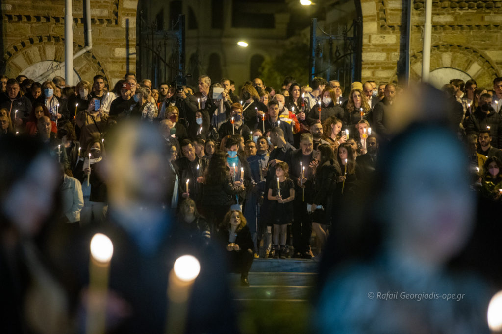 ΠΑΣΧΑ 2022: Πώς εορτάστηκε ανά τον κόσμο – Το Άγιο Φως, τα μηνύματα για ειρήνη και η παρουσία χιλιάδων πιστών