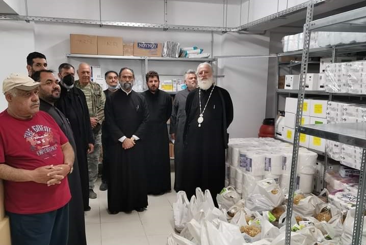 Хранителни пакети за Пасха раздаде Митрополията на Аркалохори | СНИМКИ