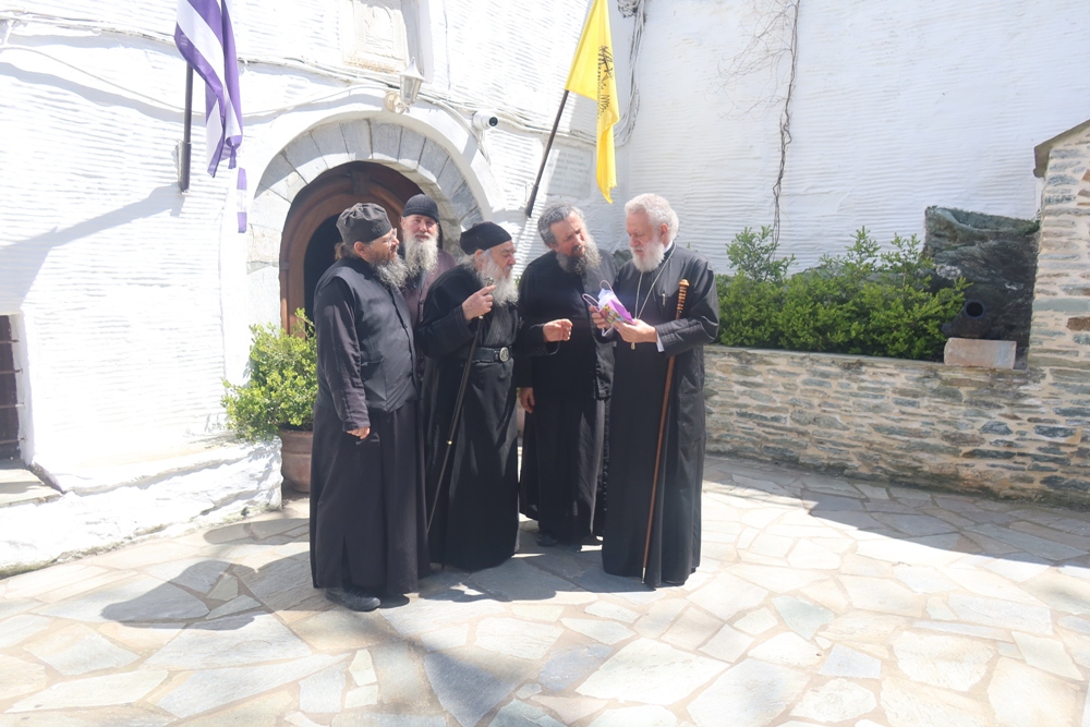 Άνδρος: Ποιμαντικές επισκέψεις του Μητροπολίτη Δωρόθεου σε σχολεία της Χώρας και της Μεσσαριάς