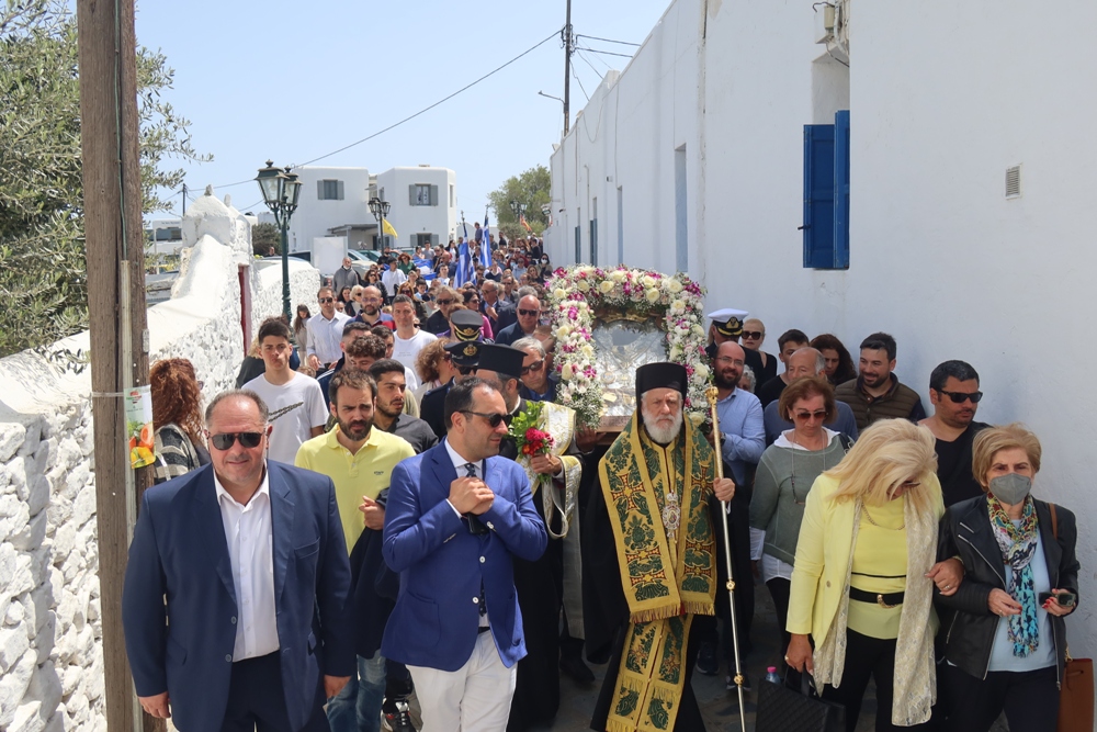 Μυκόνιοι συνόδευσαν την Ιερά Εικόνα της Παναγίας Τουρλιανής