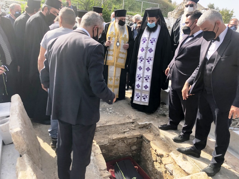 Η ταφή του μακαριστού Μητροπολίτη Ηλιουπόλεως κυρού Χρυσοστόμου στη Νάξο