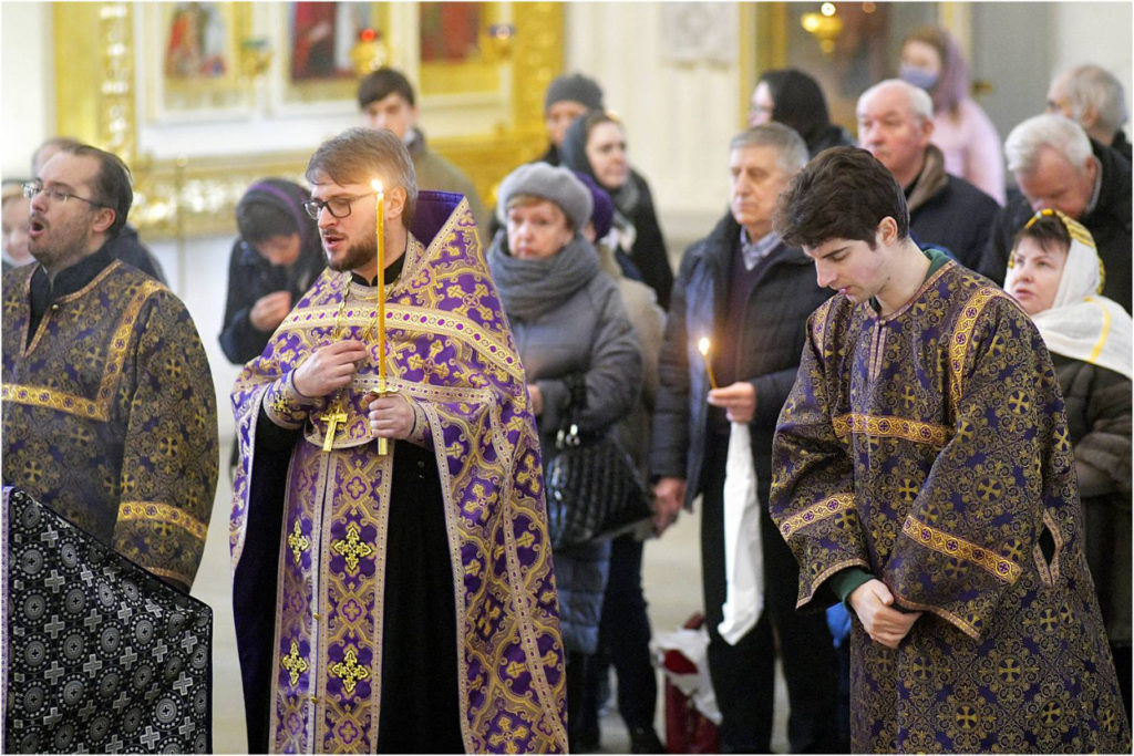 Память жертв теракта в метро почтили в 5-летие трагедии