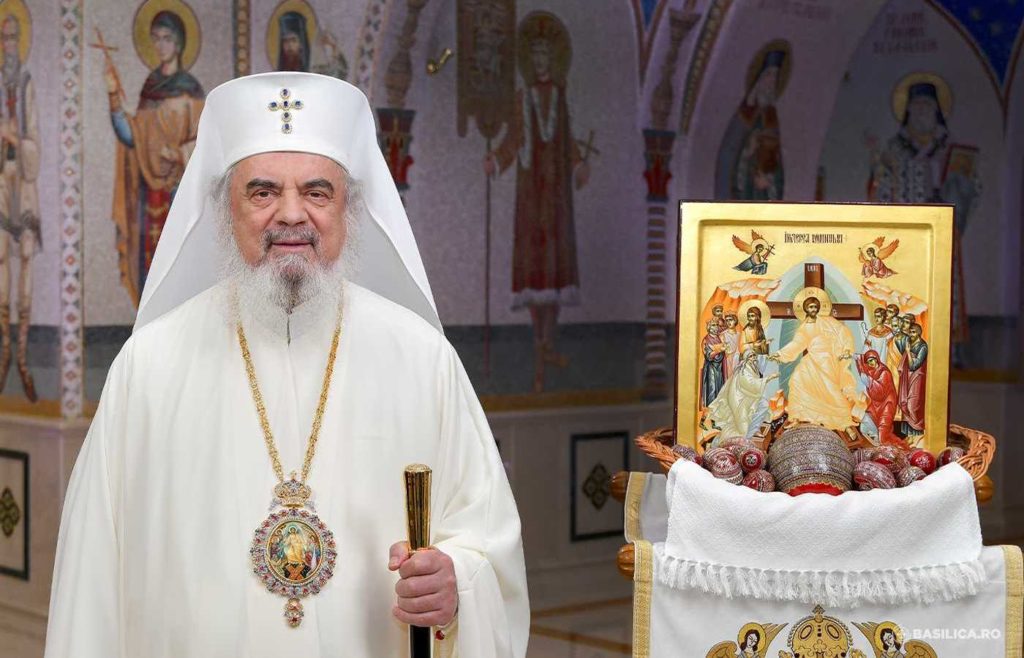 Patriarhul Daniel, mesaj de Paşti: Sărbătoarea ne îndeamnă pe toţi să împărtăşim celor din jur bucuria şi pacea lui Hristos