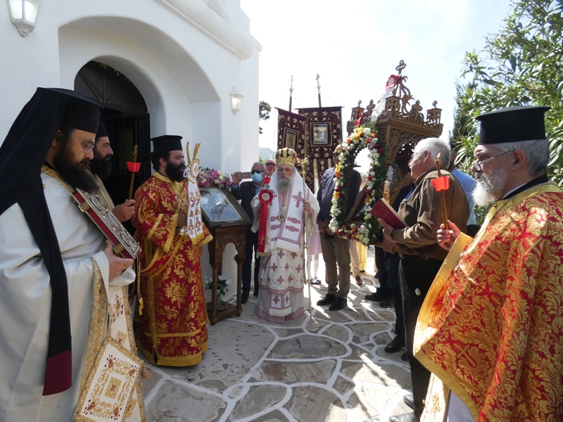 Αρχιερατική Θεία Λειτουργία στον Άγιο Γεώργιο Αγγεριάς Πάρου