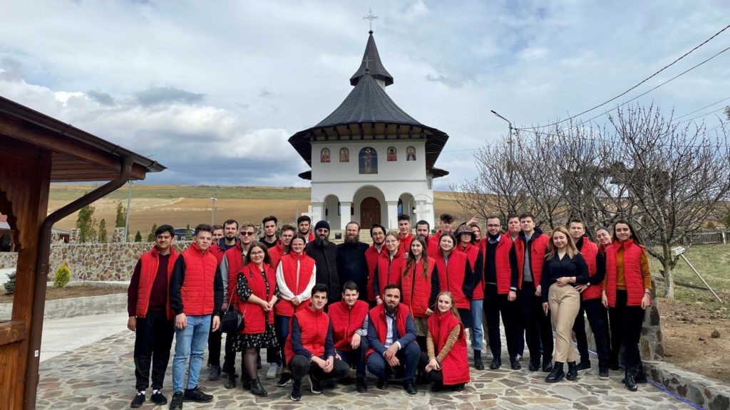 Arhiepiscopia Iașilor le-a oferit un pelerinaj Voluntarilor Sfintei Parascheva care au ajutat refugiații