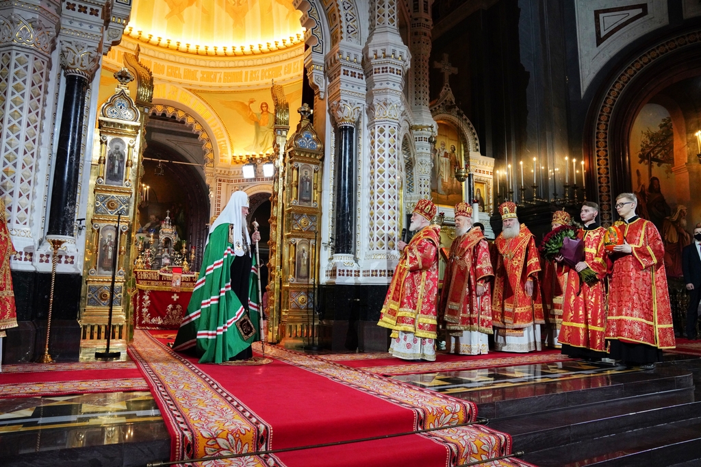 Святейший Патриарх Кирилл совершил Пасхальную великую вечерню в Храме Христа Спасителя
