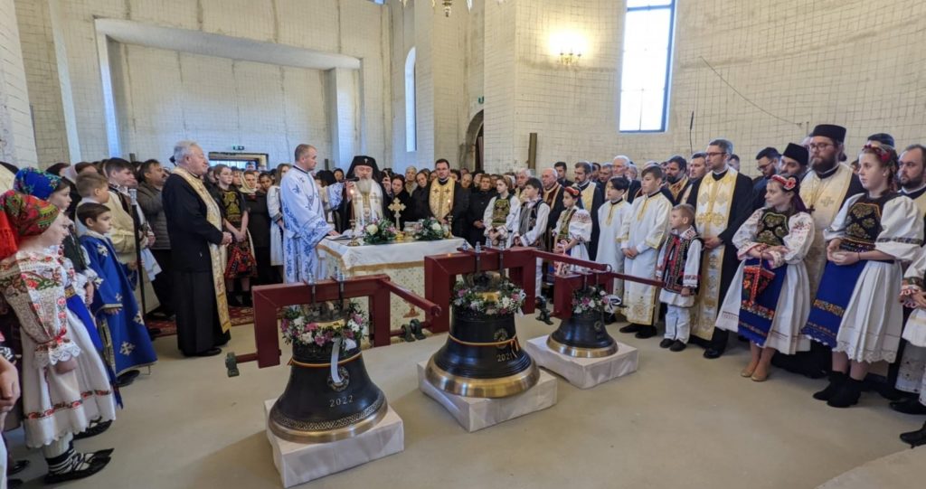 Clopotele Bisericii „Sfântul Gheorghe” din Sângeorz-Băi au fost sfinţite