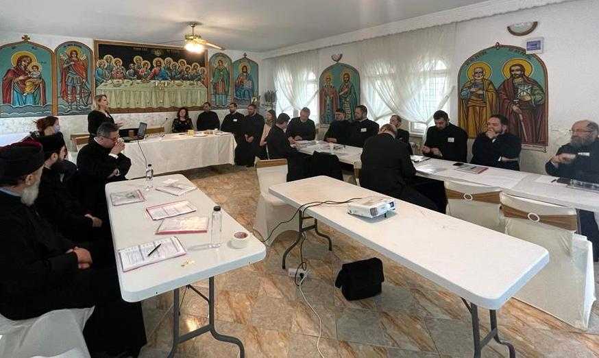 Douăzeci de preoţi băcăuani devin consilieri în domeniul adicțiilor prin Federaţia Filantropia