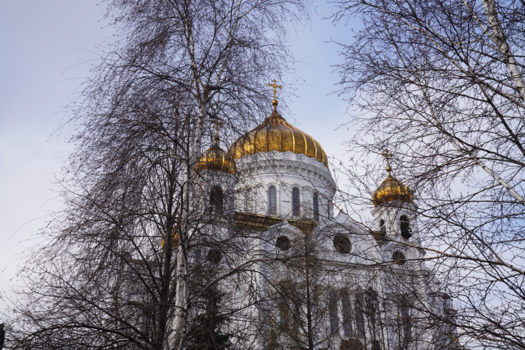 В понедельник Страстной седмицы митрополит Воскресенский Дионисий совершил Литургию в Храме Христа Спасителя
