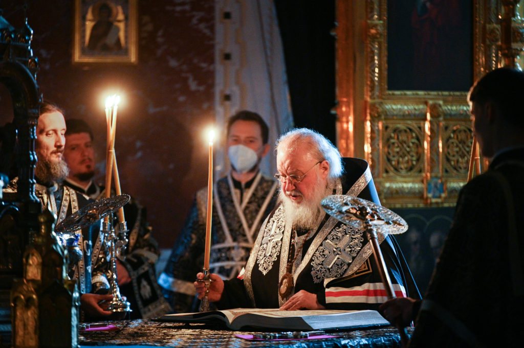 В канун среды Страстной седмицы Святейший Патриарх Кирилл принял участие в богослужении в Храме Христа Спасителя