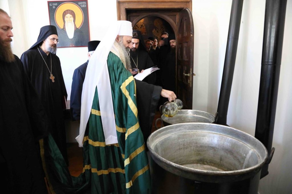 Αγιασμός έναρξης της Εψήσεως του Αγίου Μύρου στο Πατριαρχείο Σερβίας