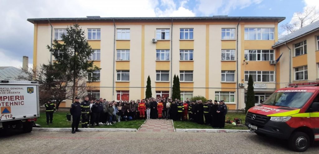 Elevi şi preşcolari din Botoşani au învățat să acorde primul ajutor în caz de incendii