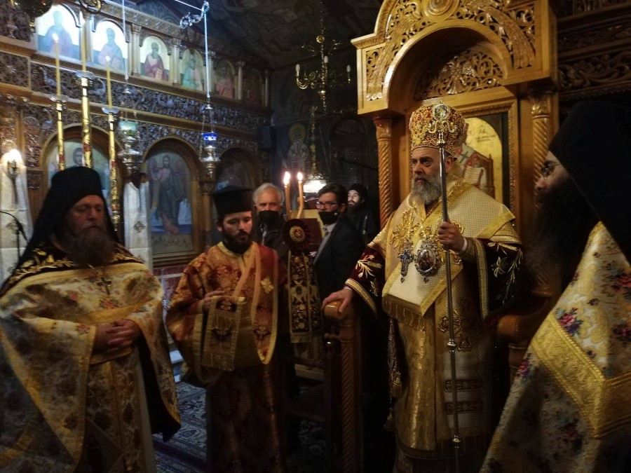 Ιερά Αγρυπνία ενώπιον της θαυματουργού εικόνος της Παναγίας της Κορώνης