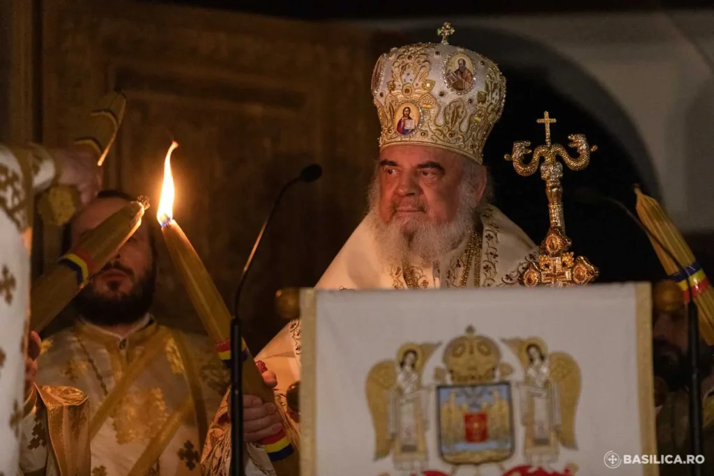 Patriarhul României, despre slujba de Paști ca icoană a învierii de obște. Nu ascundem Crucea
