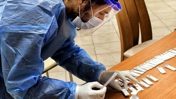 Κορωνοϊός-Ελλάδα: 10.005 νέα κρούσματα, 46 νέοι θάνατοι, 298 διασωληνωμένοι