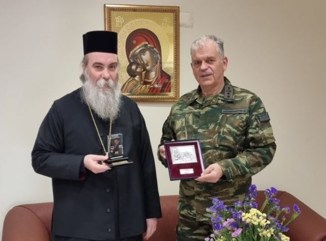 Ο νέος Διοικητής του Πεδίου Βολής Κρήτης στον Μητροπολίτη Κισάμου