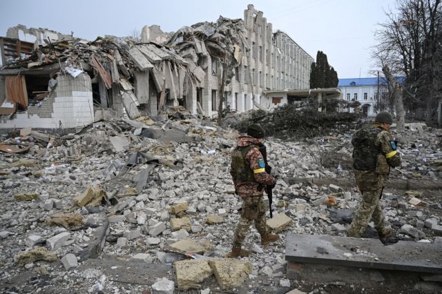 Tragedy of war drags on in Ukraine for 50th day