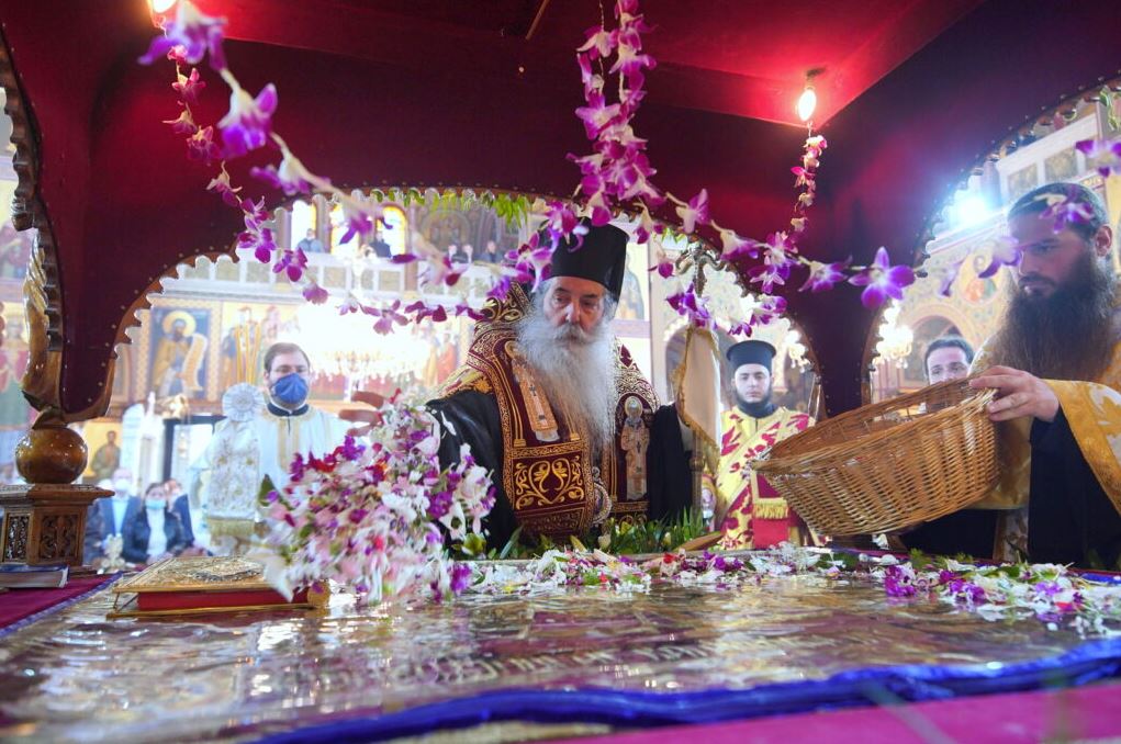 Η Ακολουθία του Εσπερινού της Αποκαθηλώσεως στον Καθεδρικό Αγίας Τριάδος Πειραιώς