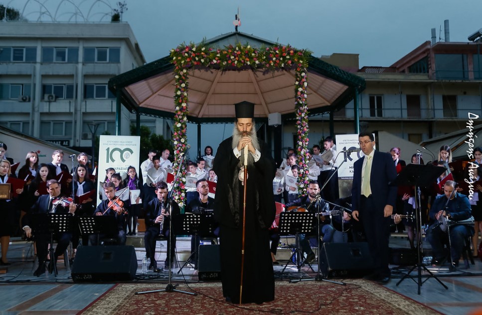 Φθιώτιδος Συμεών: «Το Γένος μας πάντοτε βλέπει μόνο μέσα από τον Σταυρό το Φως της Ανάστασης»