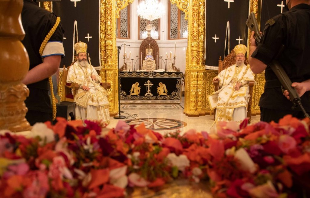 Ο Επιτάφιος Θρήνος παρουσία της Εθνικής Φρουράς στον Καθεδρικό Ναό της Λευκωσίας