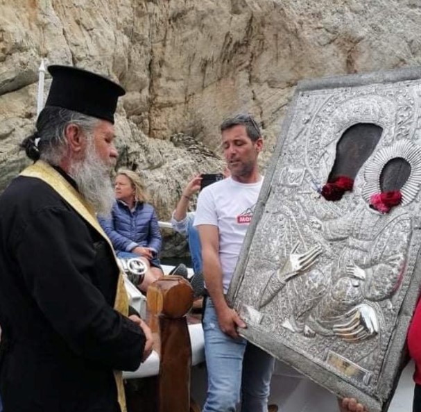 Τριήμερη Λιτάνευση της ιεράς Εικόνας της Παναγίας στη Φολέγανδρο