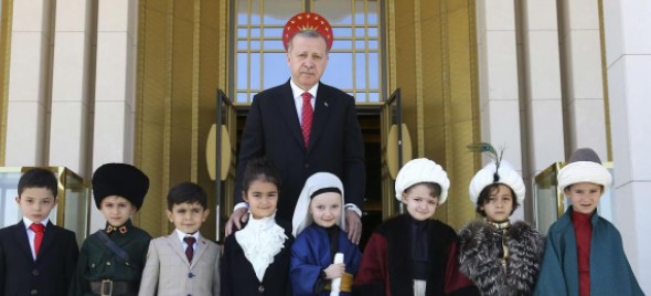 Ερντογάν σε παιδιά: «Μην διαφθαρείτε όταν αποκτήσετε εξουσία»! – Καλπάζει η διαφθορά και η ακρίβεια