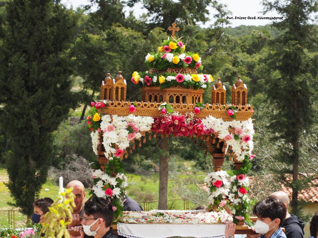 Περιφορά του Επιταφίου στην Ιερά Μονή Αγίων Νηπίων Οινόης – Αττικής