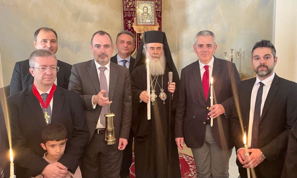 Χαρακόπουλος από Πανάγιο Τάφο: «Η Ανάσταση μήνυμα ελπίδας για όλους, όσους “σταυρούς” κι αν σηκώνουν!»