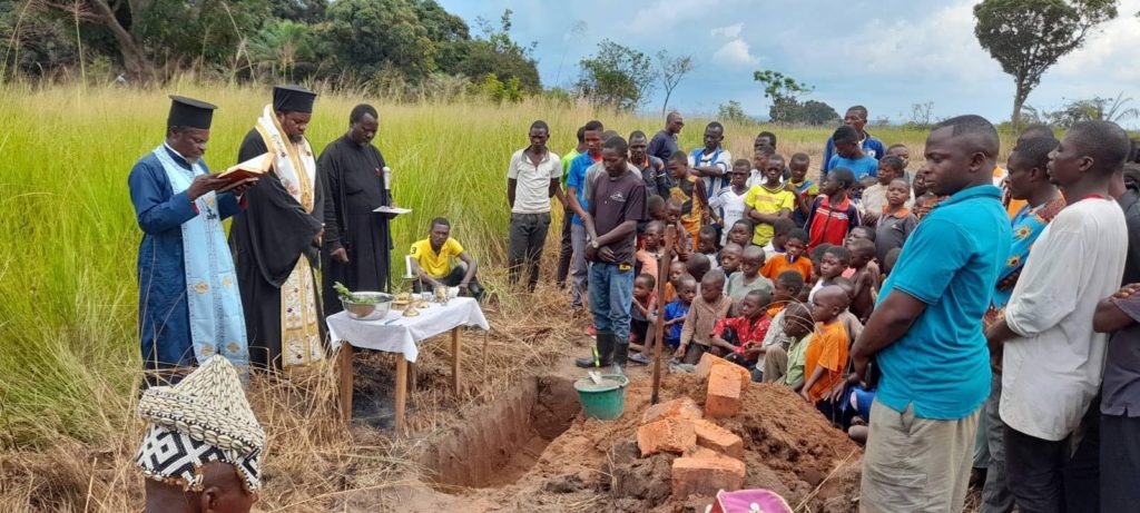 ΚΟΝΓΚΟ: Η θέληση για μάθηση που νικά τις δυσκολίες και ο νέος ναός