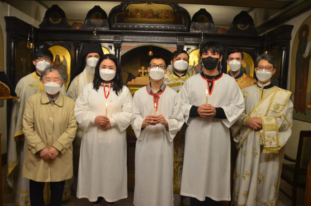 Κορέας σε νεοφώτιστους: Να μεταδίδετε το Φως του Χριστού γύρο σας