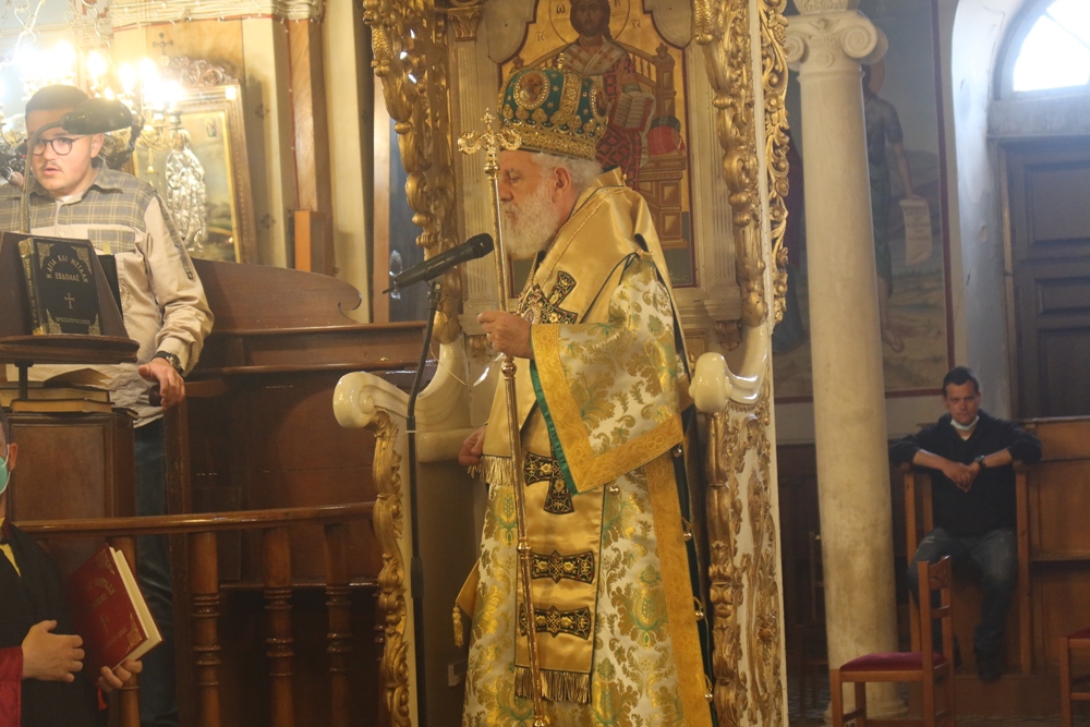 “Ανάστα ο Θεός” έψαλλε σήμερα ο Μητροπολίτης Σύρου