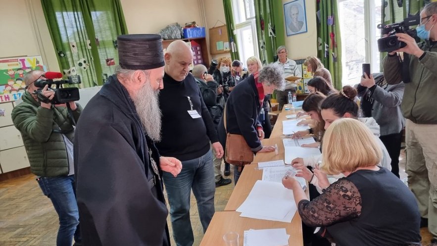 ΣΕΡΒΙΑ: Στην κάλπη και ο Πατριάρχης Πορφύριος – Επανεκλογή Βούτσιτς