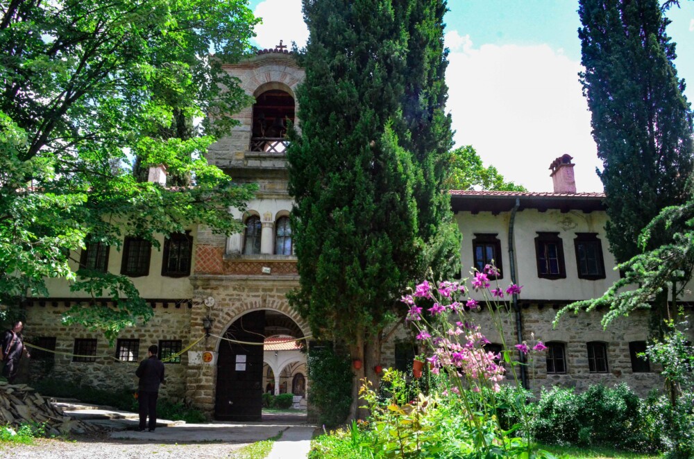 Добро сътрудничество между Община Мъглиж и Старозагорска Митрополия довежда до начало на ремонт на Мъжлижкия Монастир и църквата в Мъглиж