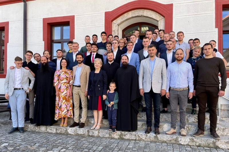 Матуранти Призренске богословије завршили петогодишњу наставу