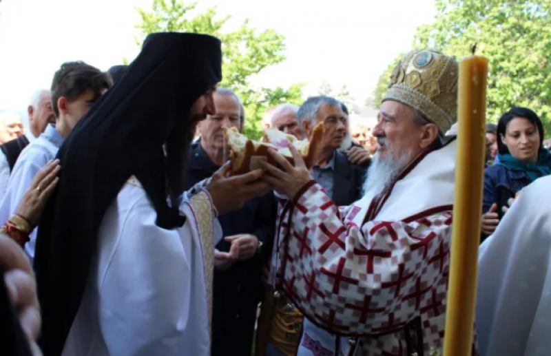 Владика Атанасије на слави Манастира у Прибојској Бањи