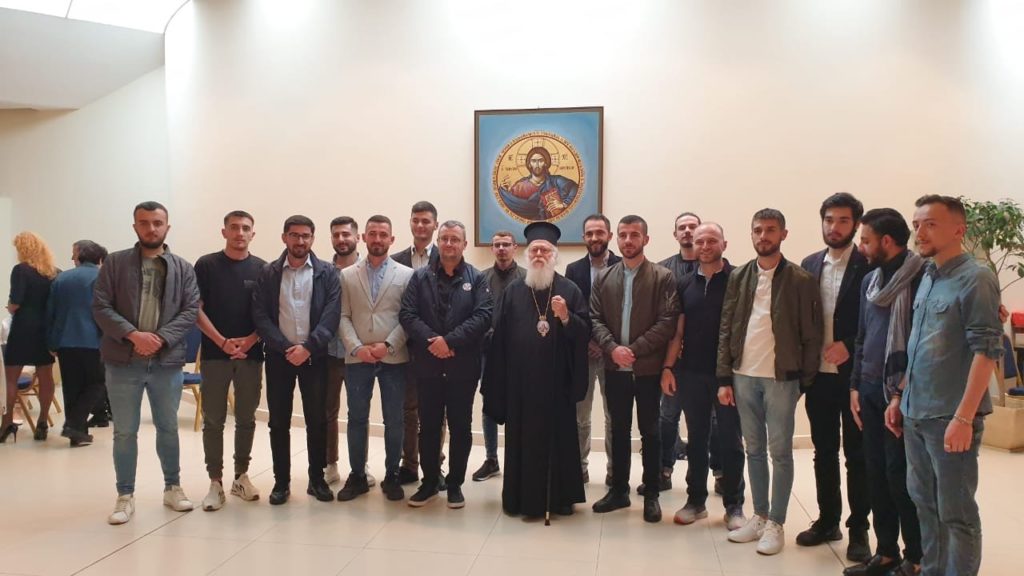Πασχαλινό γεύμα Αρχιεπισκόπου Αλβανίας με κληρικούς και τις οικογένειές τους στα Τίρανα
