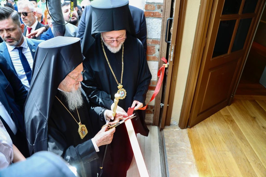 Ο Οικουμενικός Πατριάρχης εγκαινίασε Έκθεση φωτογραφίας εμπνευσμένη από τη γενέτειρά του, Ίμβρο (ΦΩΤΟ)