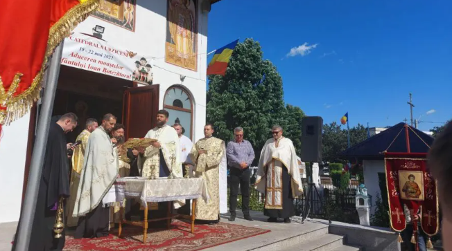 Procesiune cu moaştele Sf. Ioan Botezătorul, pe străzile oraşului Urziceni | În imagini