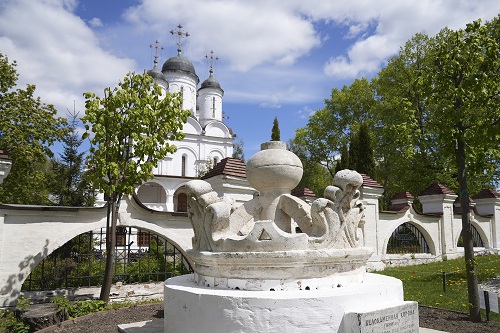 Белокаменную корону, снятую с храма в середине XX века, отреставрировали в Подмосковье