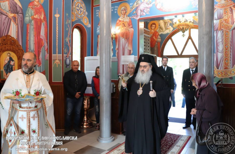 Митрополит Йоан отслужи света Литургия в храм “Св. Николай” – ВВМУ “Н. Й. Вапцаров”